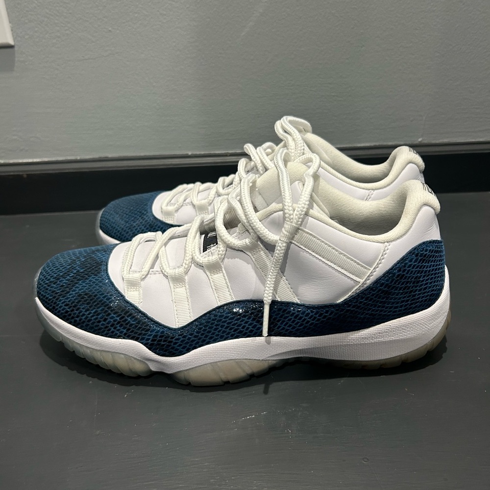 Jordan Sneakers White and Blue